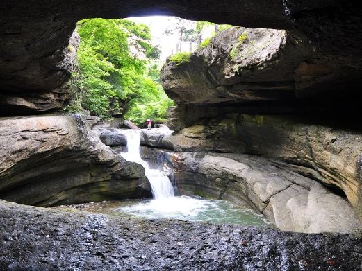 米仓山大峡谷旅游景区