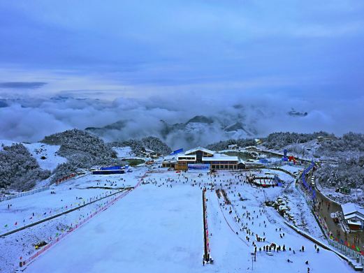 巴山罗盘顶滑雪场