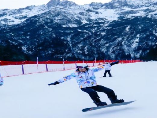 汶川羌人谷滑雪场