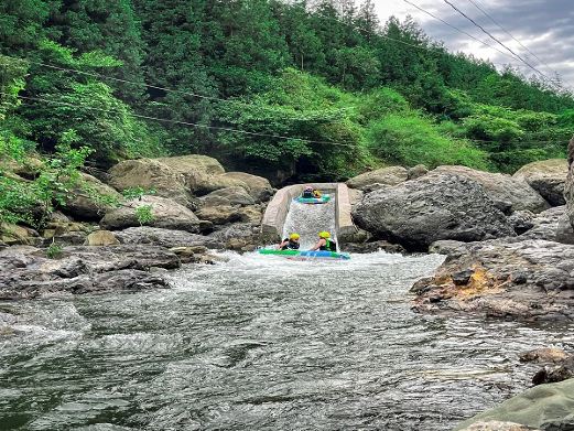 瓦屋山峡谷漂流