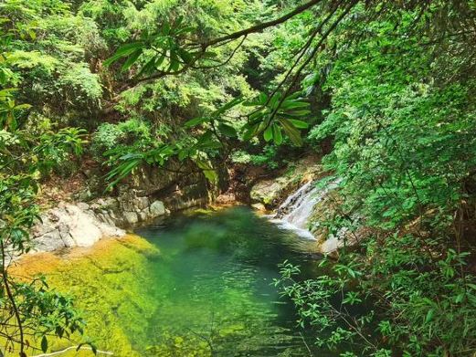 光雾山十八月潭风景区宝石潭