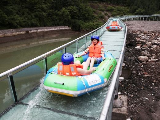 七里坪高空玻璃漂流