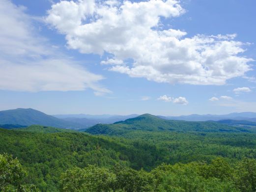 长白山奶头山女真风景区