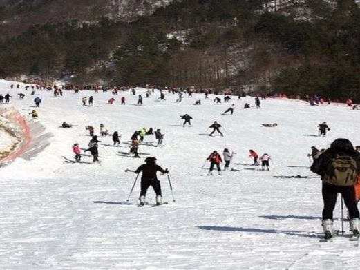 科右前旗雪村滑雪场